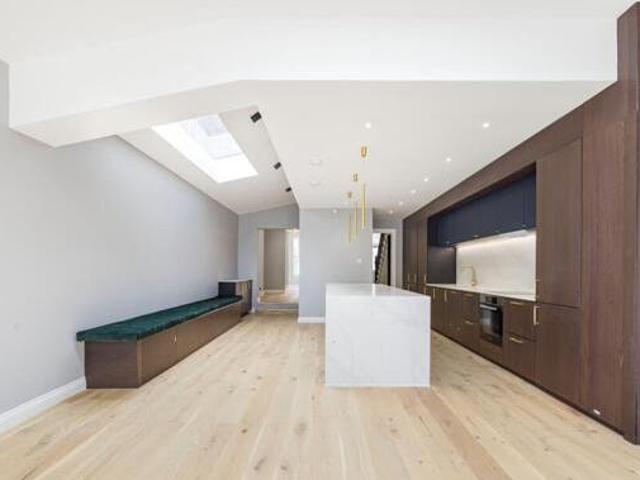 4 Bedroom Terraced House For Rent In London