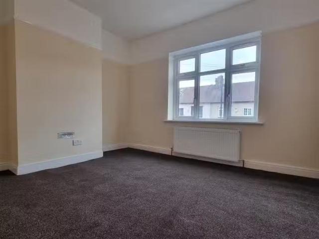 4 bedroom terraced house for rent in Lonsdale Avenue, London, E6