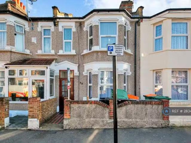 4 bedroom terraced house for rent in Lathom Road, London, E6