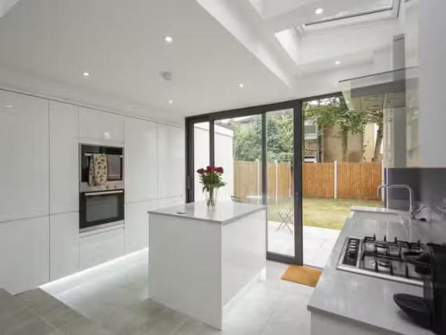 4 bedroom terraced house for rent in Lancaster Road, Walthamst.