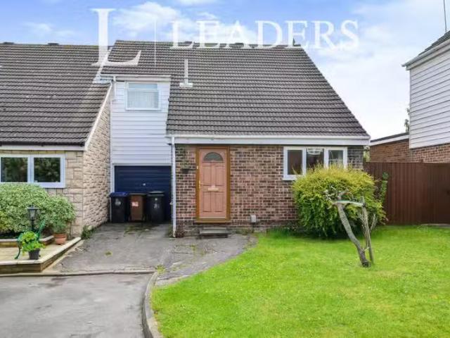 4 bedroom terraced house for rent in Magnaville Road, Bishop's.