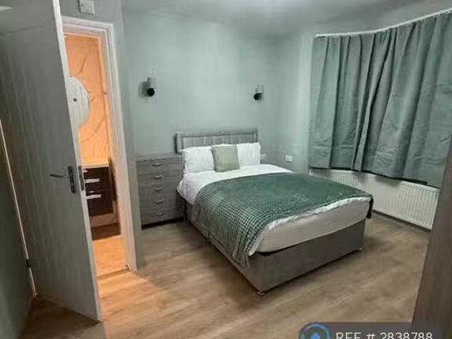 4 bedroom terraced house for rent in Norfolk Road, London, E6
