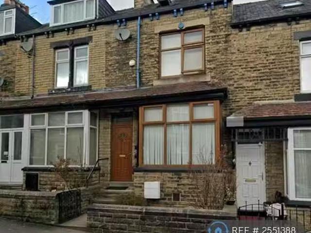 4 bedroom terraced house for rent in Norwood Avenue, Shipley.