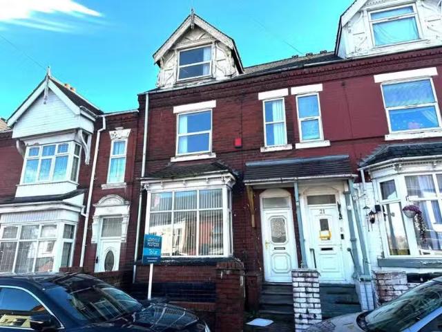 4 bedroom terraced house for rent in North Street, Dudley, DY2