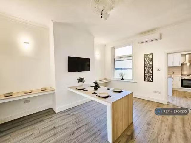 4 bedroom terraced house for rent in Padiham Road, Burnley, BB12