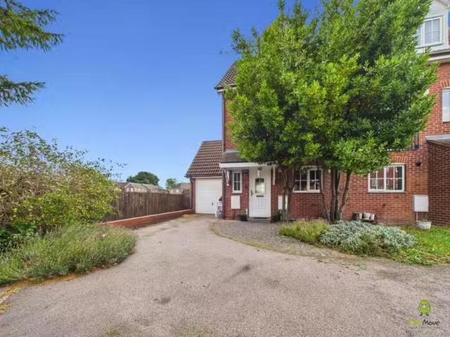 4 bedroom terraced house for rent in partens Close, Erith, DA8