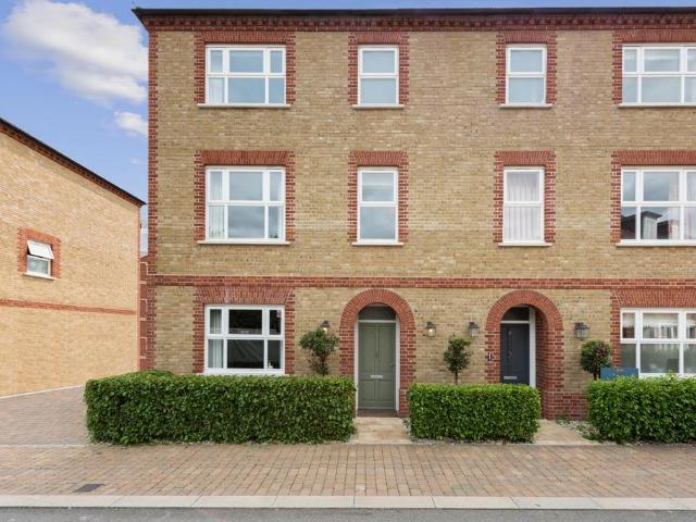 4 bedroom terraced house for sale
