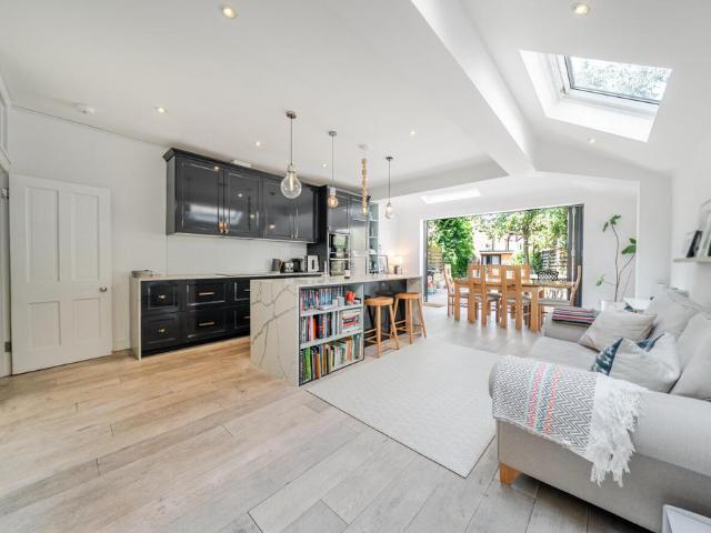 4 bedroom terraced house for sale