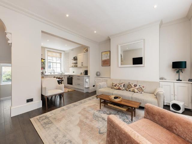 4 bedroom terraced house for sale