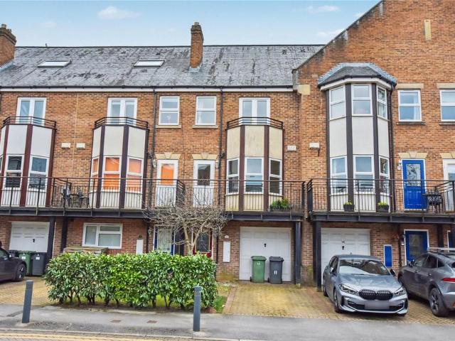 4 bedroom terraced house for sale