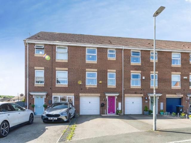 4 bedroom terraced house for sale
