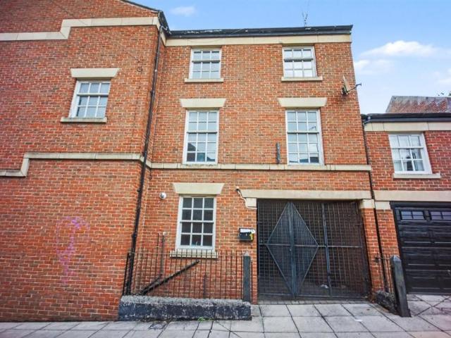 4 bedroom terraced house for sale