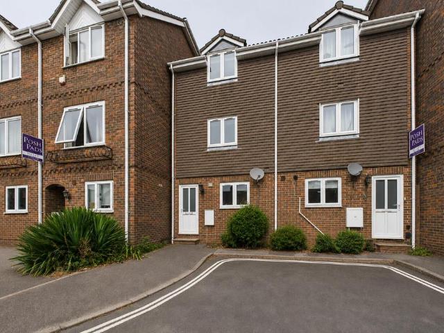 4 bedroom terraced house for sale