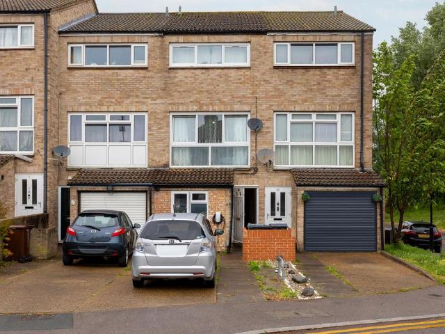 4 bedroom terraced house for sale