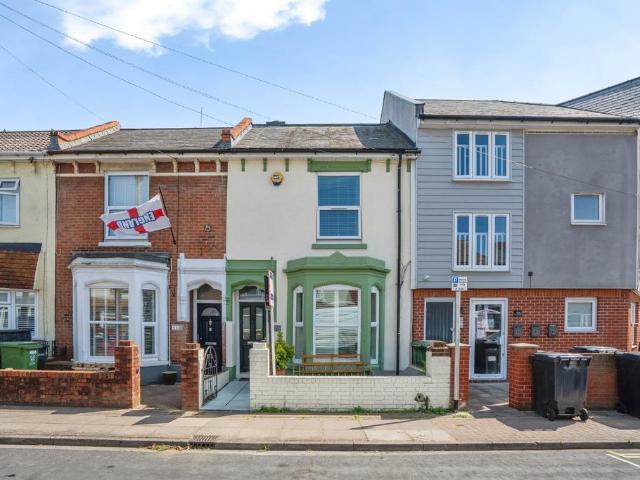 4 bedroom terraced house for sale