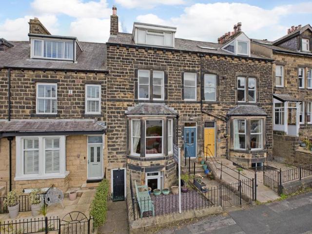 4 bedroom terraced house for sale