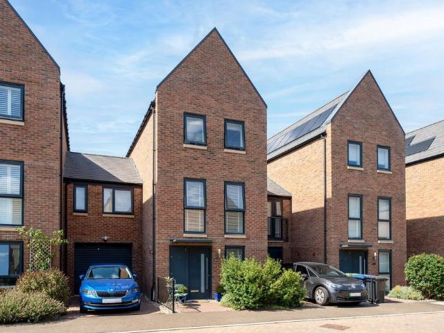 4 bedroom terraced house for sale