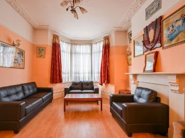 4 bedroom terraced house for sale
