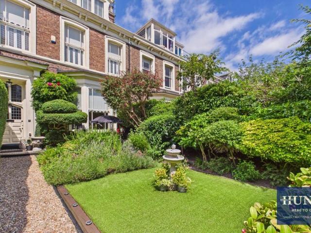 4 bedroom terraced house for sale