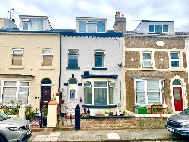 4 bedroom terraced house for sale