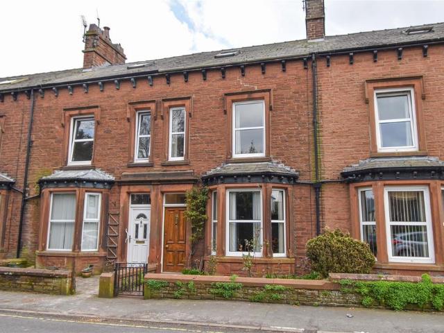 4 bedroom terraced house for sale
