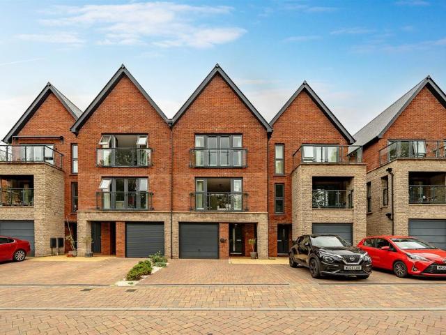 4 bedroom terraced house for sale