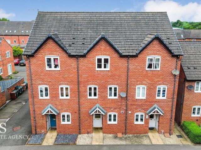 4 bedroom terraced house for sale