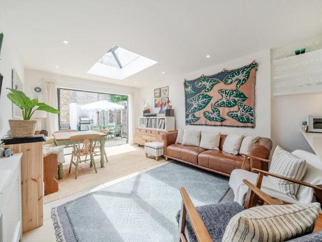 4 bedroom terraced house for sale
