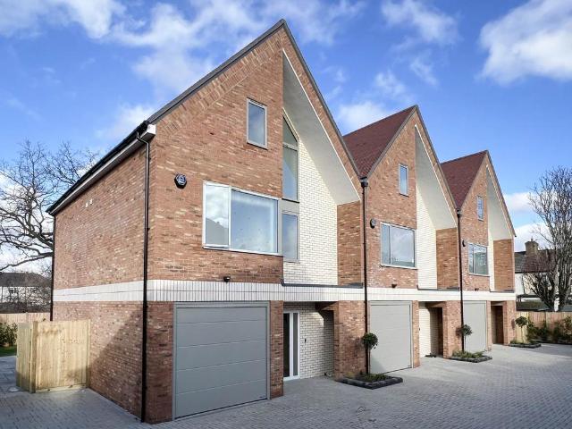 4 bedroom terraced house for sale