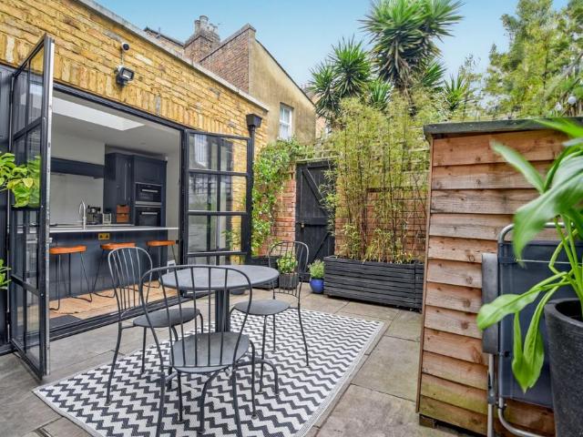 4 bedroom terraced house for sale
