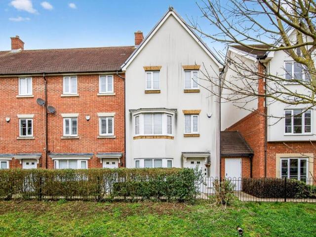 4 bedroom terraced house for sale