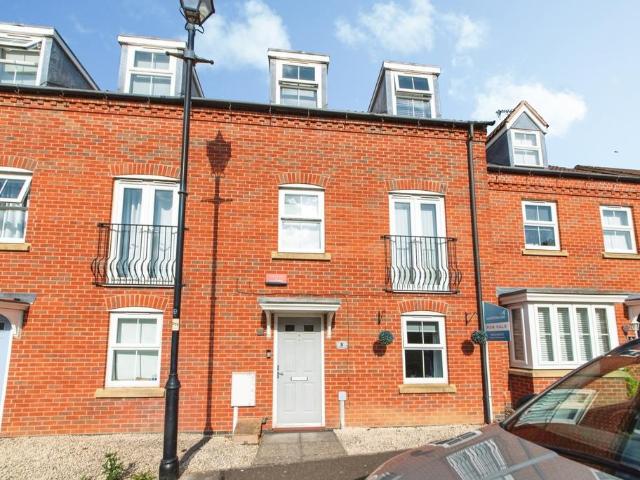 4 bedroom terraced house for sale