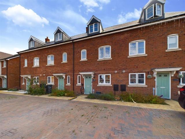 4 bedroom terraced house for sale
