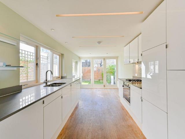4 bedroom terraced house for sale