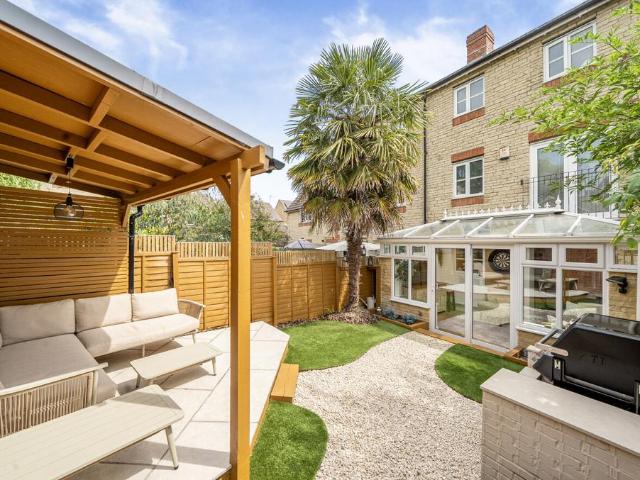 4 bedroom terraced house for sale