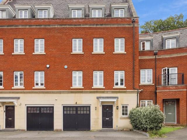 4 bedroom terraced house for sale