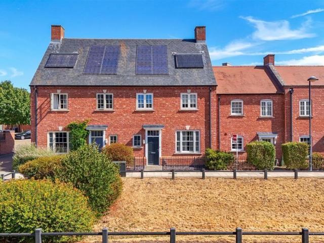 4 bedroom terraced house for sale