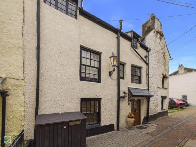 4 bedroom terraced house for sale