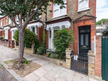 4 bedroom terraced house for sale