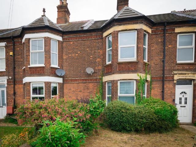 4 bedroom terraced house for sale