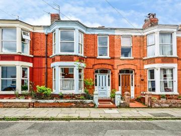 4 bedroom terraced house for sale