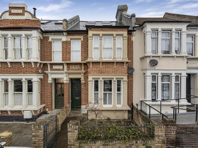 4 bedroom terraced house for sale