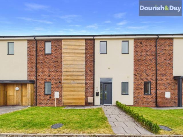 4 bedroom terraced house for sale