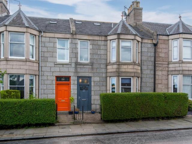 4 bedroom terraced house for sale