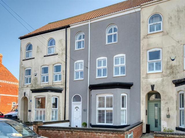 4 bedroom terraced house for sale