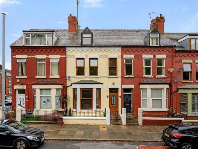 4 bedroom terraced house for sale