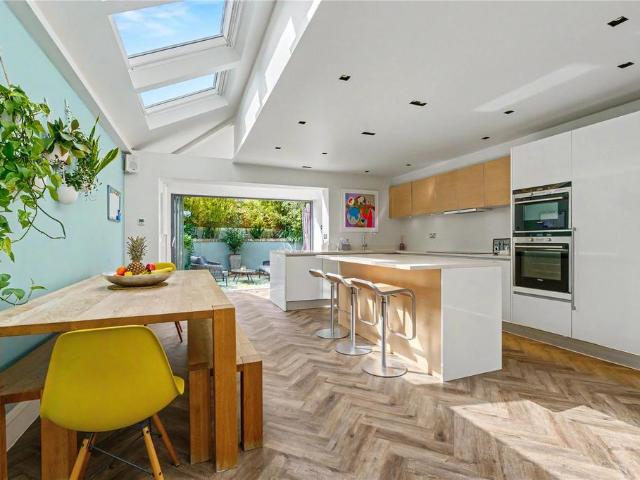 4 bedroom terraced house for sale