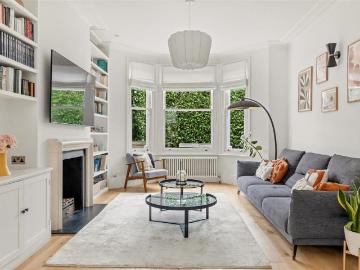 4 bedroom terraced house for sale