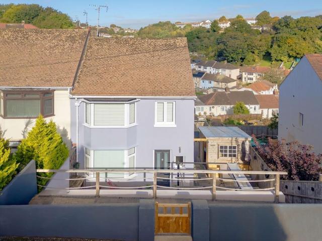 4 bedroom end of terrace house for sale