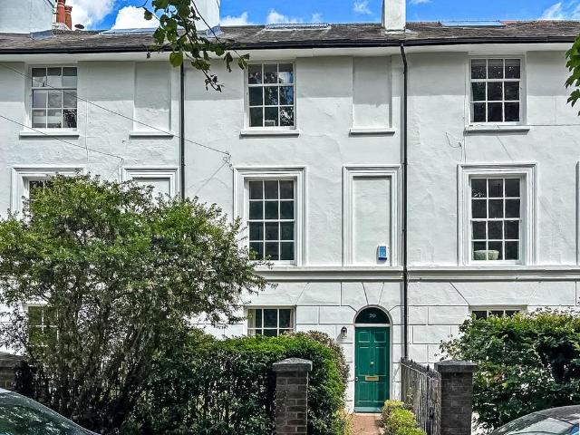 4 bedroom terraced house for sale